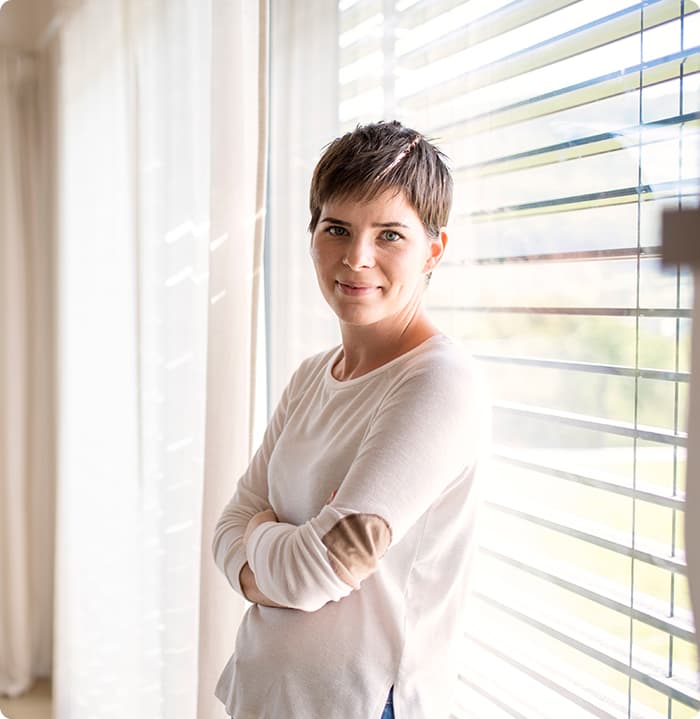 Konsultantka przy żaluzjach